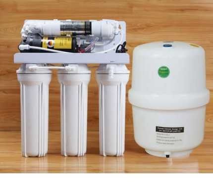Purificador de agua con membrana RO de 5 etapas blanco y tanque de 3.2 g para filtración de agua doméstica