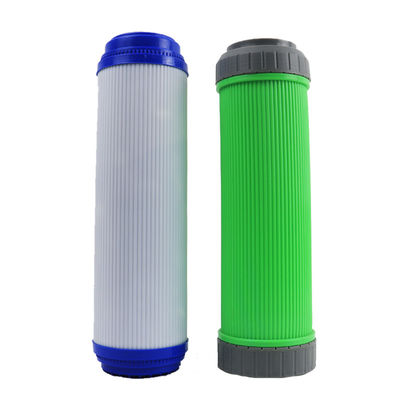 Un elemento de filtro de carbono activado de 20 pulgadas que es imprescindible para la producción de agua para alimentos y bebidas