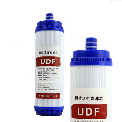 Un elemento de filtro de carbono activado de 20 pulgadas que es imprescindible para la producción de agua para alimentos y bebidas