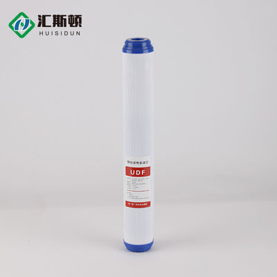 Un elemento de filtro de carbono activado de 20 pulgadas que es imprescindible para la producción de agua para alimentos y bebidas